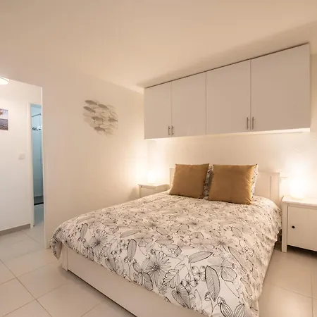 Appartement Jardin De La Fontaine-3 By Interhome